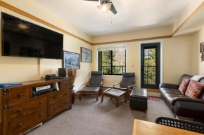 2767 Slopeside condo